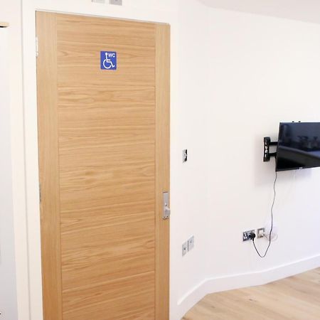 Lovely Studio Apartment With Access For Wheel-Chairs In Sydenham London Exteriör bild