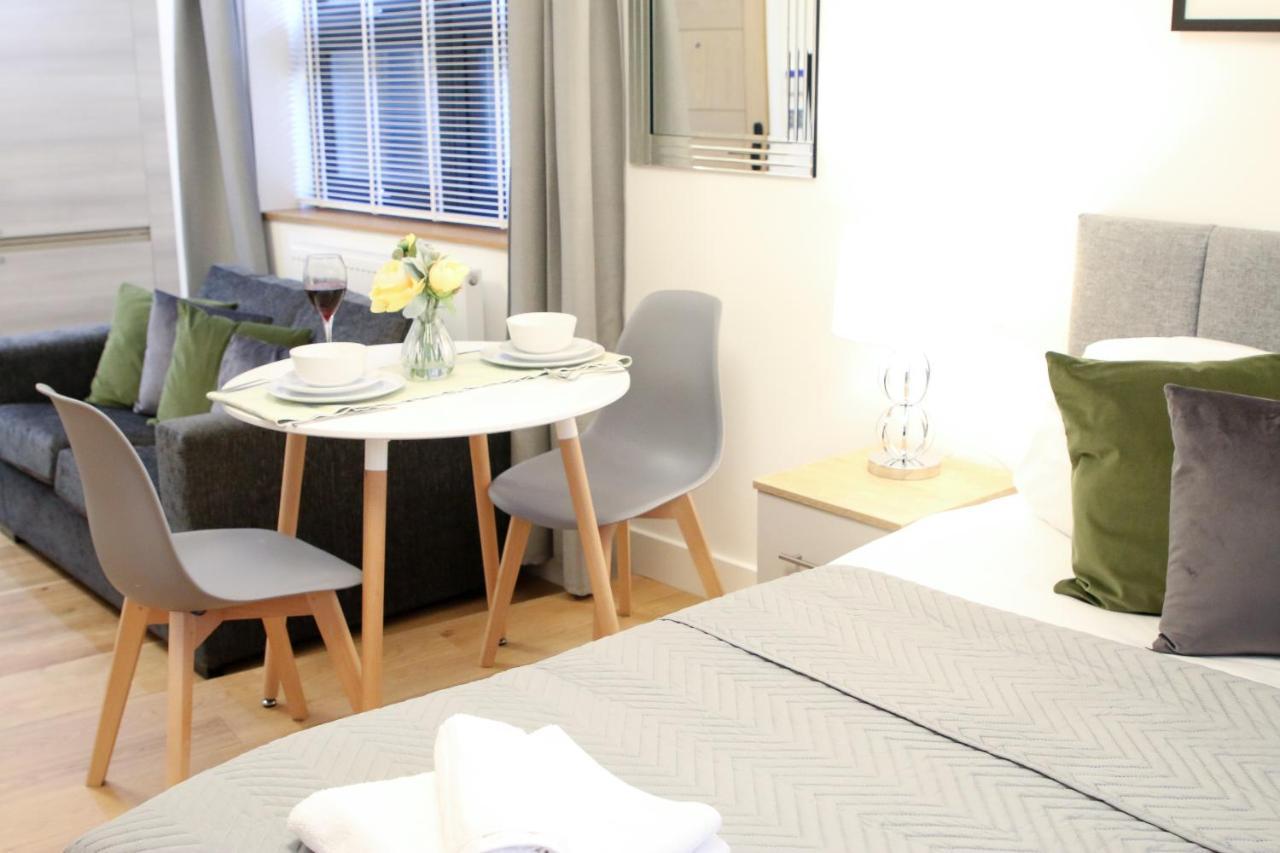 Lovely Studio Apartment With Access For Wheel-Chairs In Sydenham London Exteriör bild