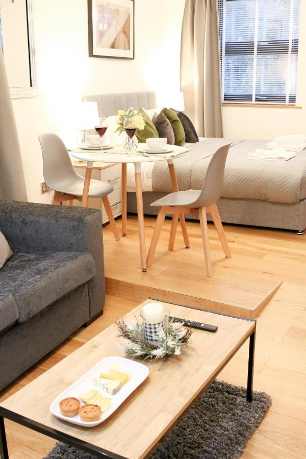 Lovely Studio Apartment With Access For Wheel-Chairs In Sydenham London Exteriör bild