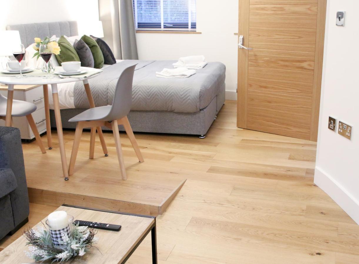 Lovely Studio Apartment With Access For Wheel-Chairs In Sydenham London Exteriör bild