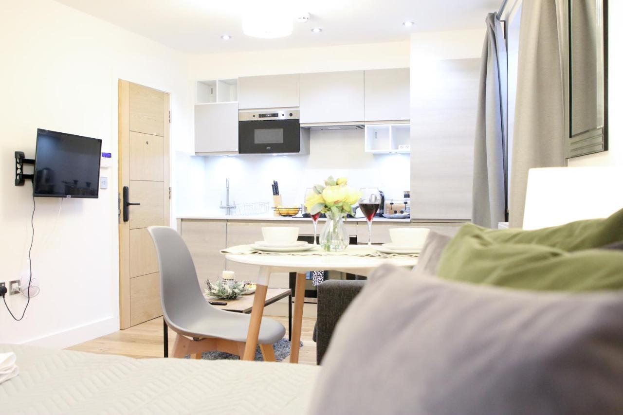Lovely Studio Apartment With Access For Wheel-Chairs In Sydenham London Exteriör bild