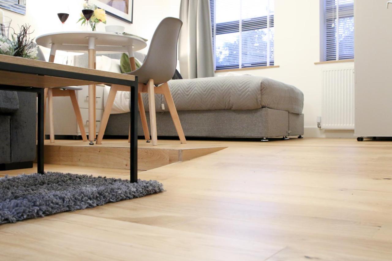 Lovely Studio Apartment With Access For Wheel-Chairs In Sydenham London Exteriör bild