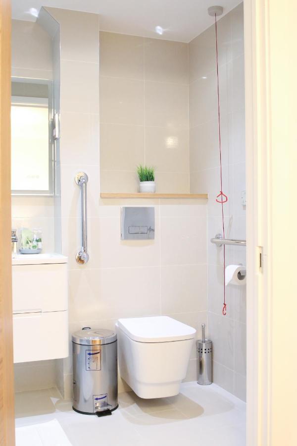 Lovely Studio Apartment With Access For Wheel-Chairs In Sydenham London Exteriör bild